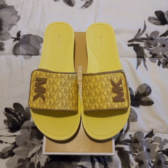 Michael Kors MK Platform Slide Sandals - Picture 10 of 12